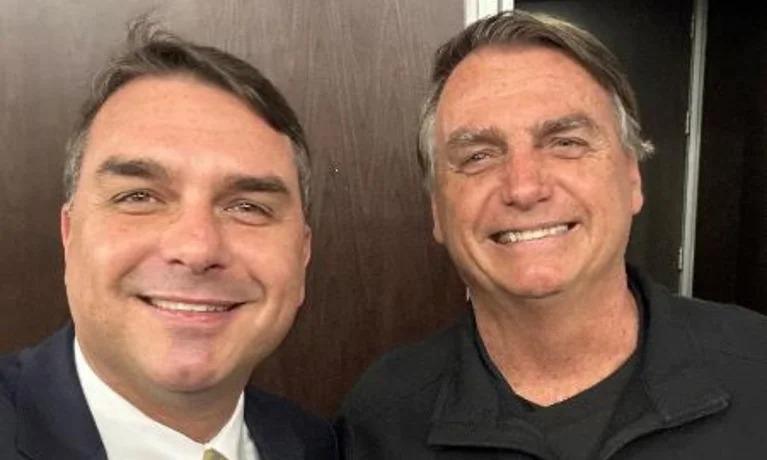 Bolsonaro indica Flavio para Presidente em 2026.