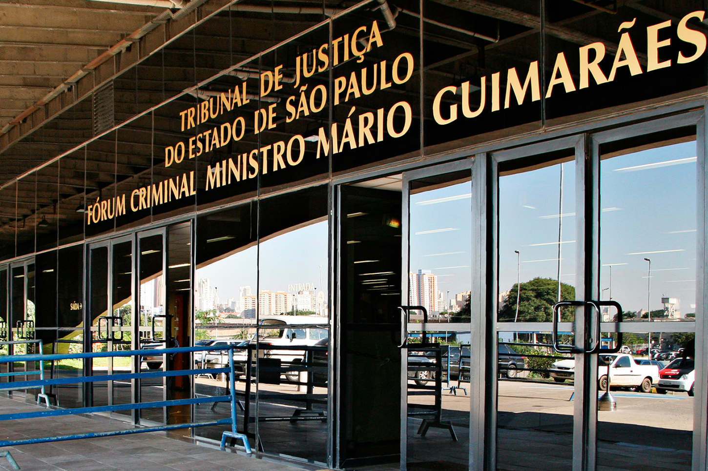 27 anos de prisão