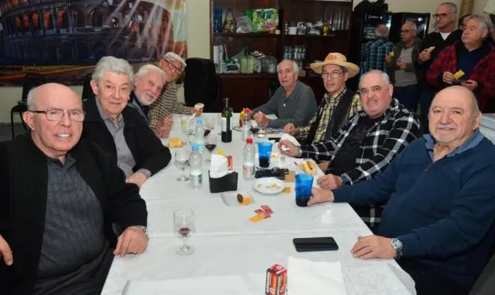 CONFRARIA ARRECADA MEIA TONELADA DE ALIMENTOS 