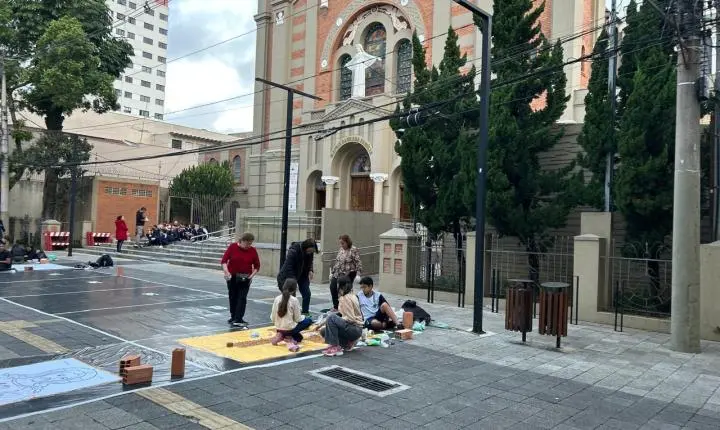 Fiéis preparam celebração de Corpus Christi na Matriz Sagrada Família, em São Caetano