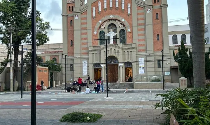 Fiéis preparam celebração de Corpus Christi na Matriz Sagrada Família, em São Caetano