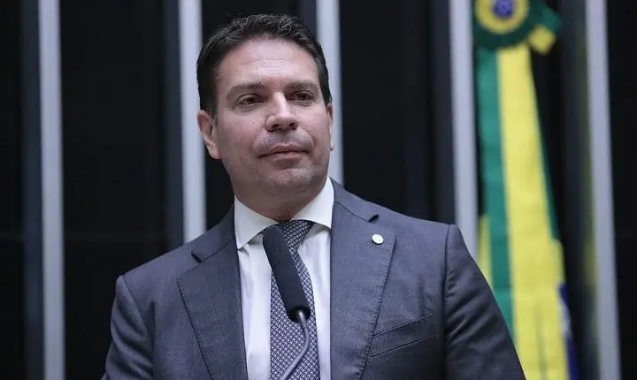 Prisão de Alexandre Ramagem nos EUA levanta suspeitas de perseguição política e crise diplomática